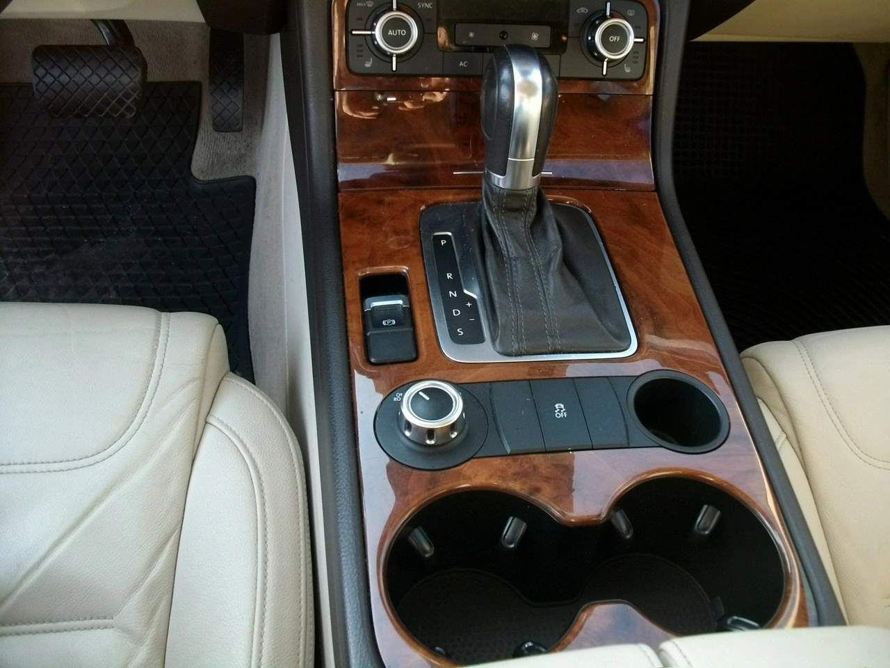 Volkswagen Touareg - Zdjęcie 7