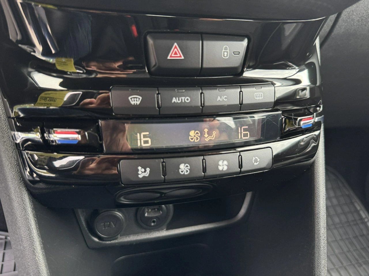 Peugeot 2008 - Zdjęcie 27