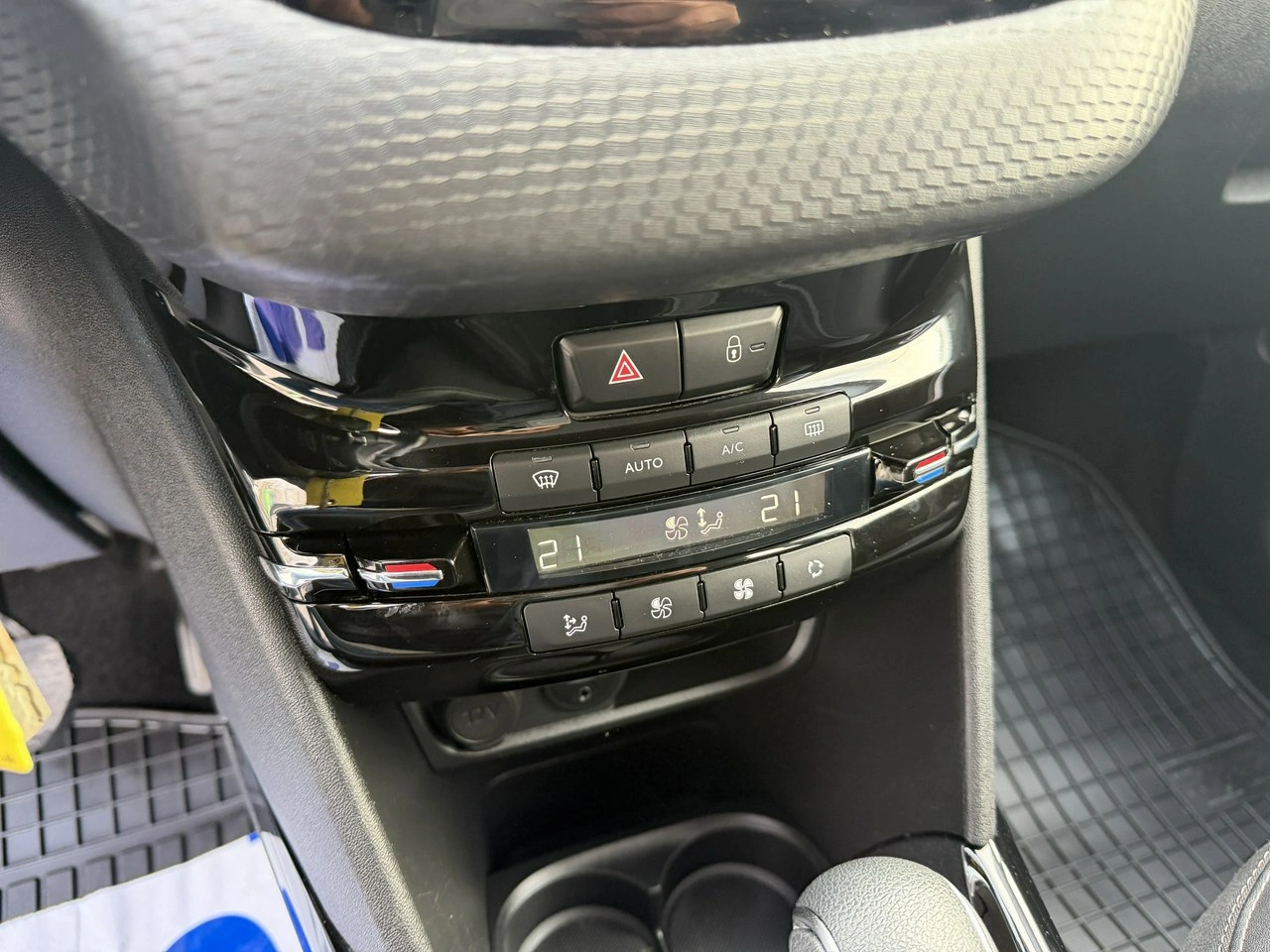 Peugeot 2008 - Zdjęcie 26