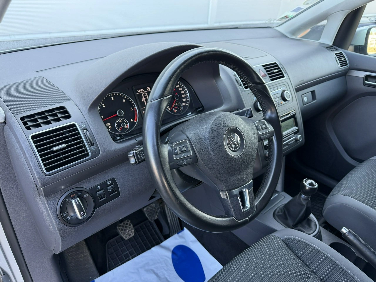Volkswagen Touran - Zdjęcie 17