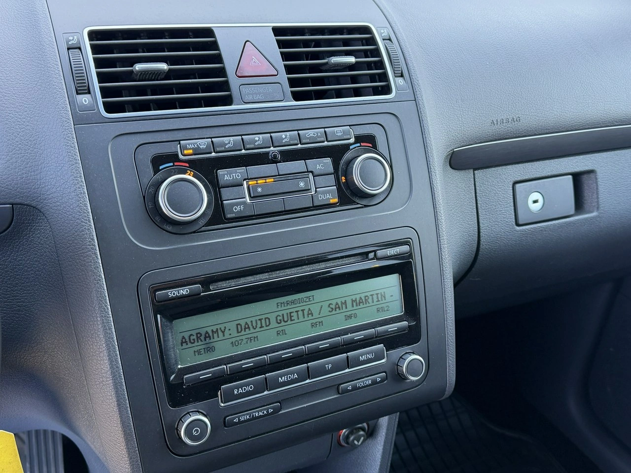 Volkswagen Touran - Zdjęcie 22