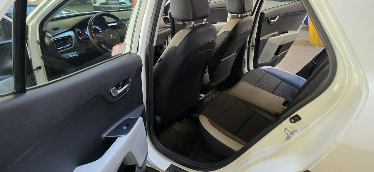 Kia Stonic - Zdjęcie 12