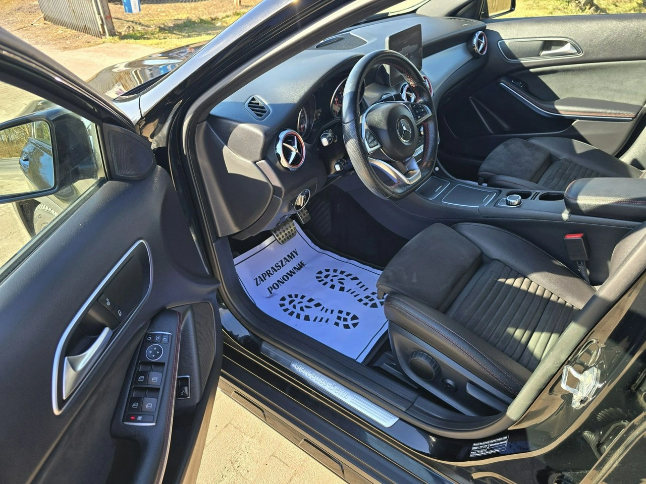 Mercedes GLA 180 - Zdjęcie 12