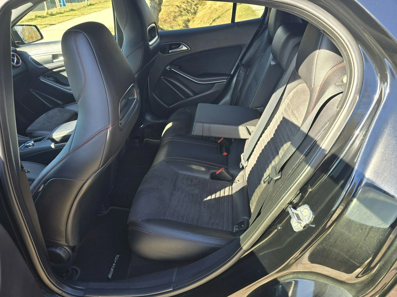 Mercedes GLA 180 - Zdjęcie 14