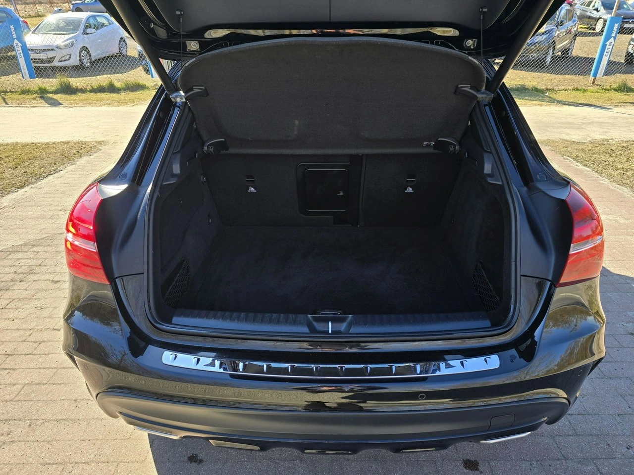 Mercedes GLA 180 - Zdjęcie 17