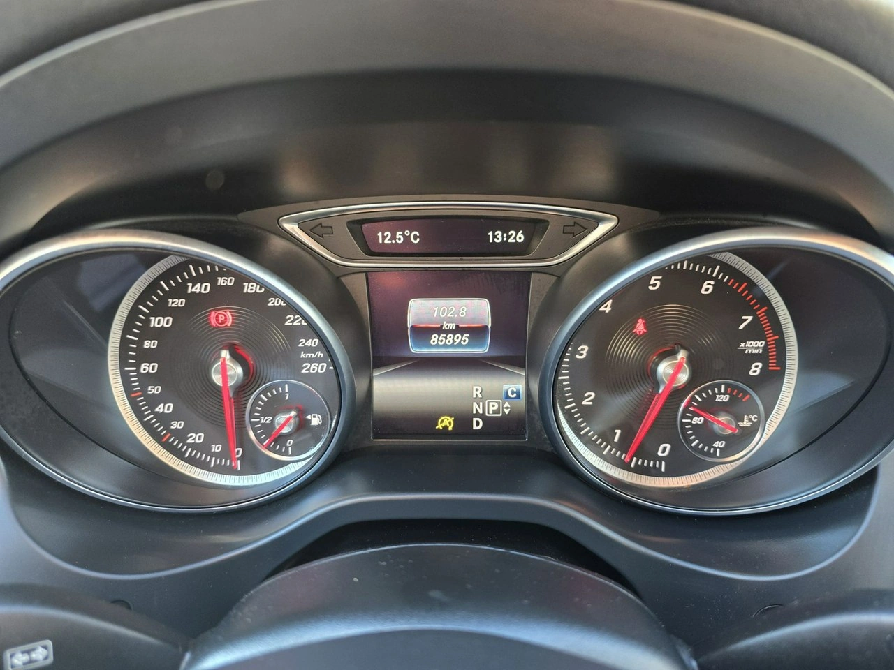 Mercedes GLA 180 - Zdjęcie 24