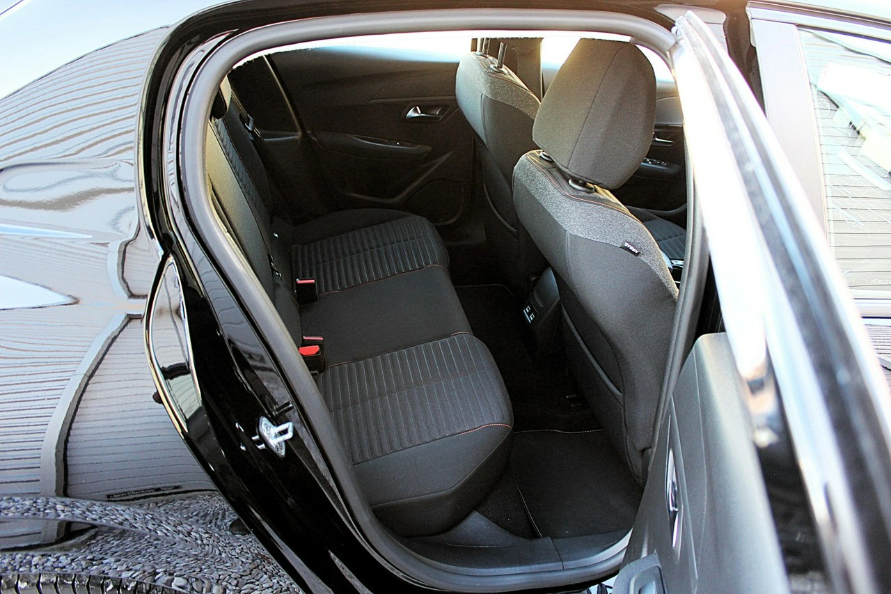 Peugeot 208 - Zdjęcie 9