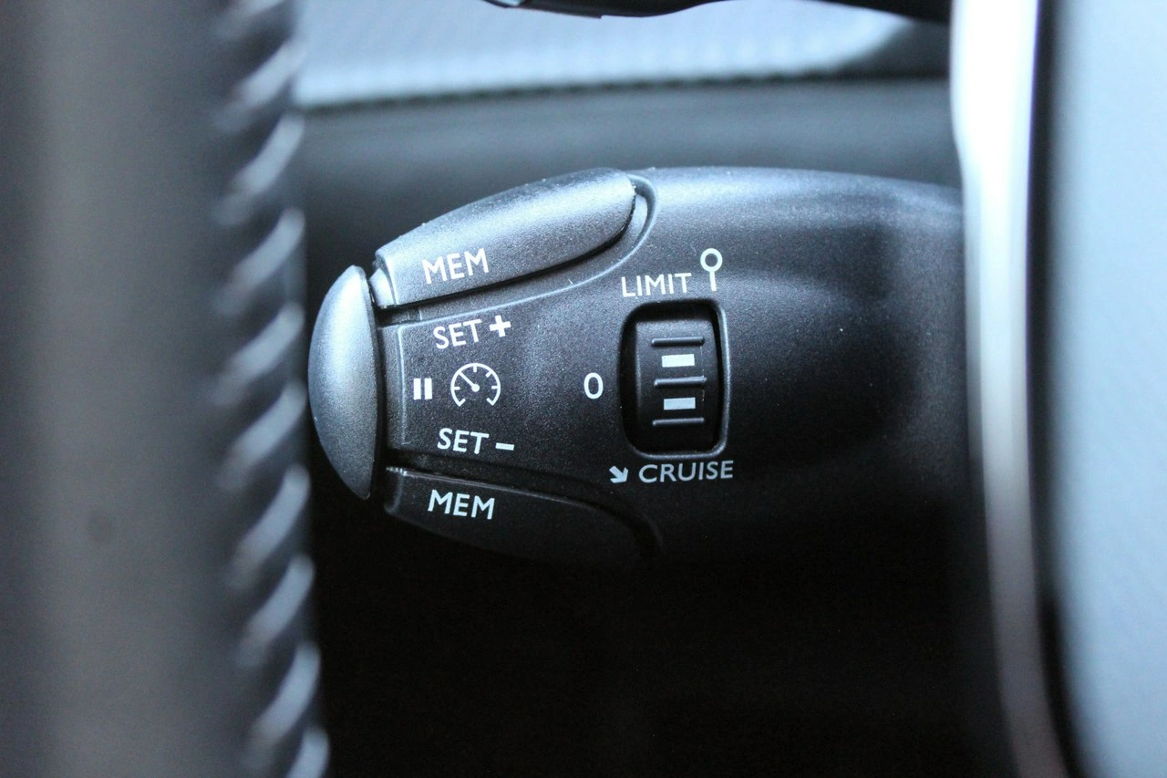 Peugeot 208 - Zdjęcie 21