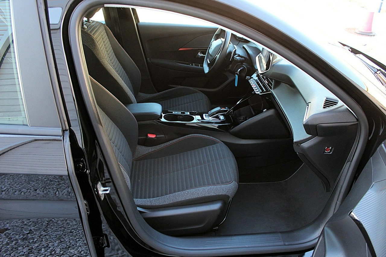 Peugeot 208 - Zdjęcie 8