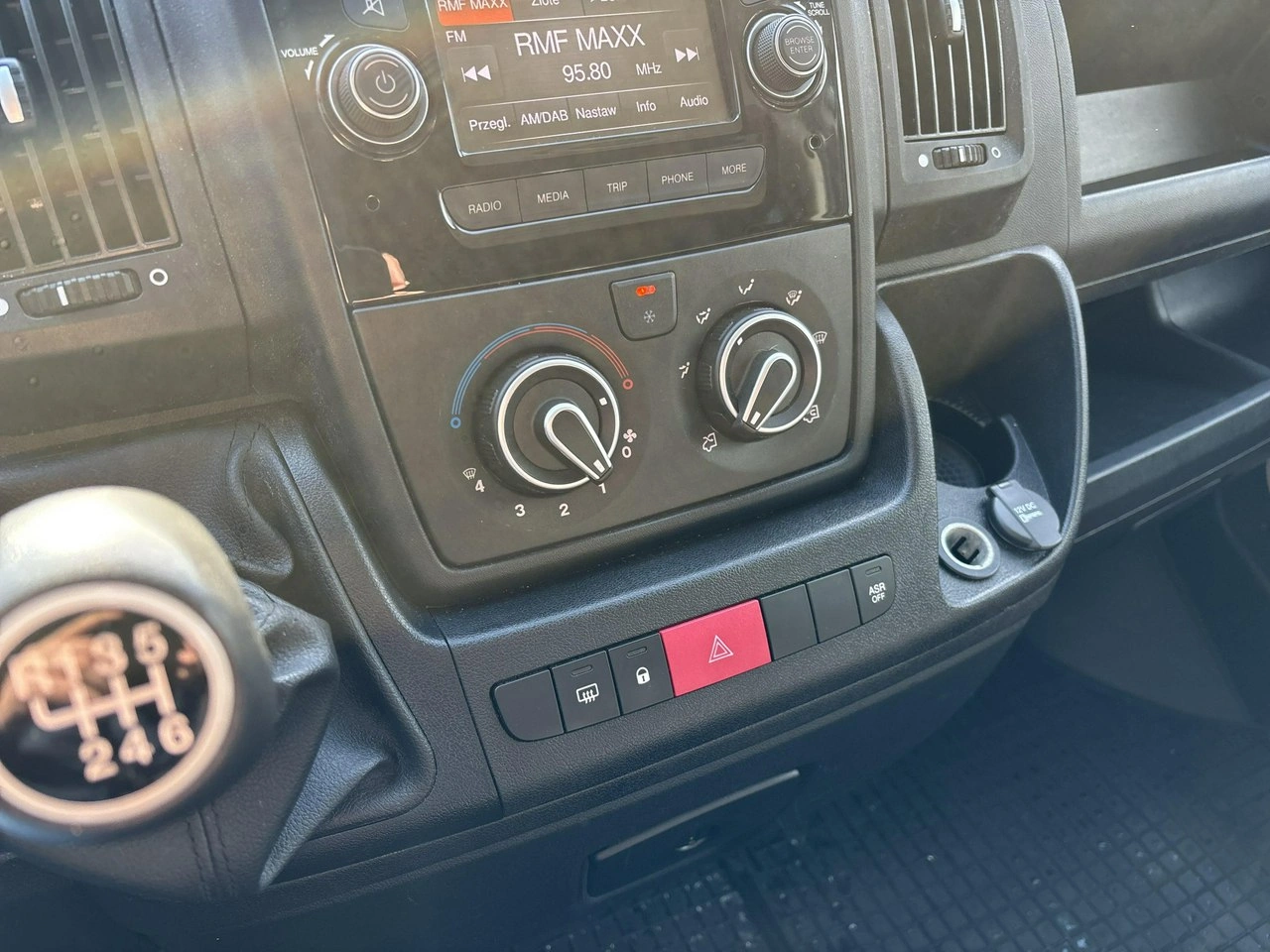 Peugeot Boxer - Zdjęcie 23