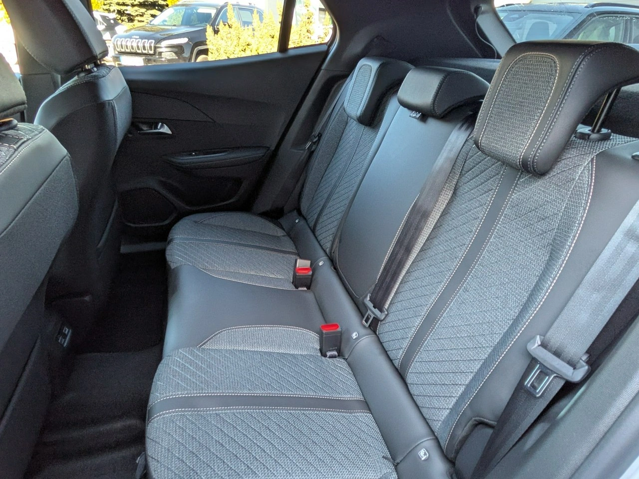 Peugeot 2008 - Zdjęcie 17