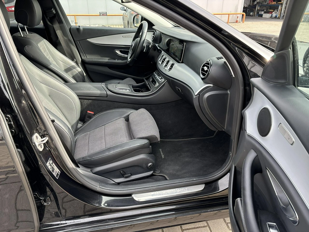 Mercedes E 220 - Zdjęcie 16