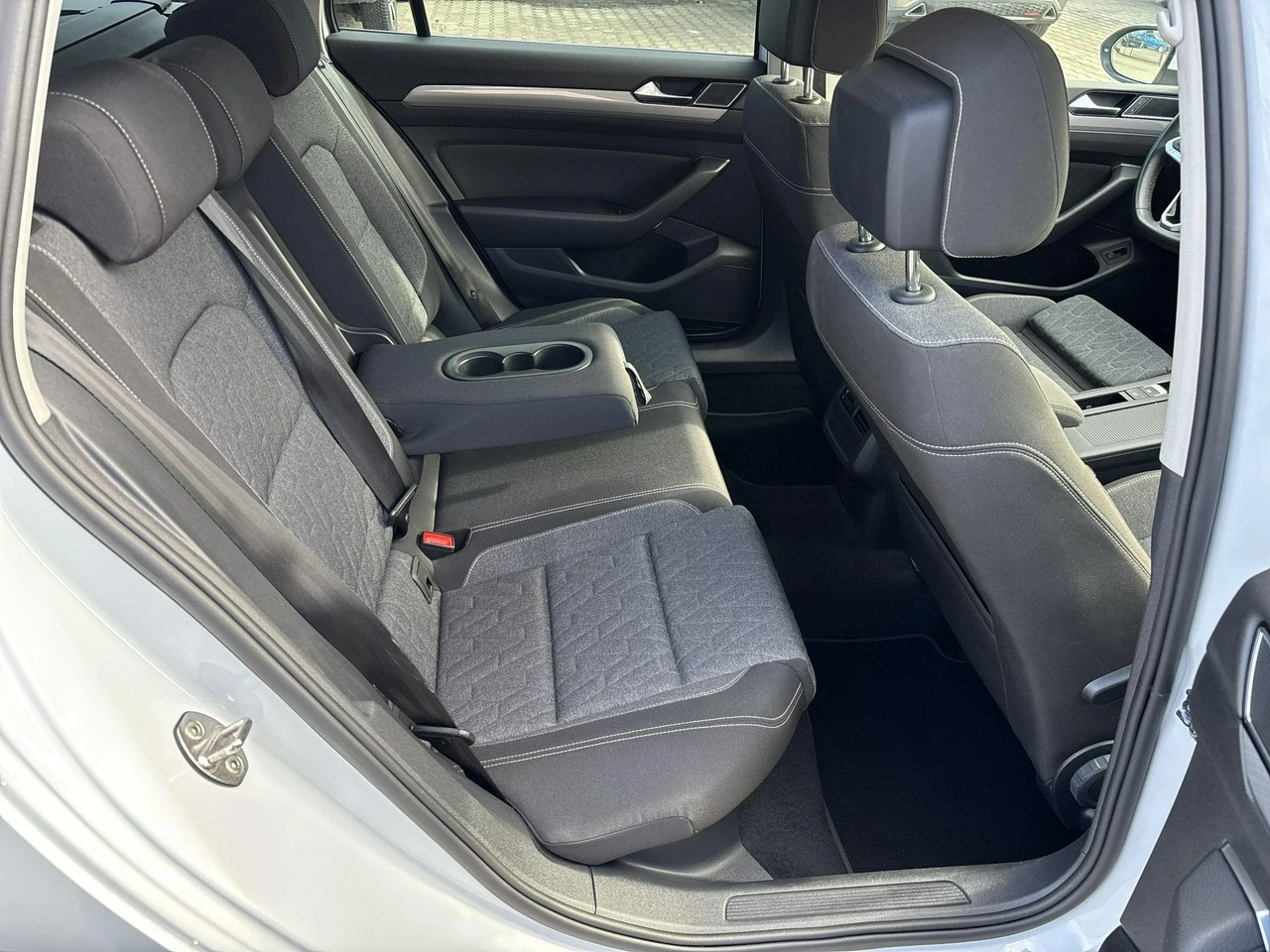 Volkswagen Passat - Zdjęcie 14