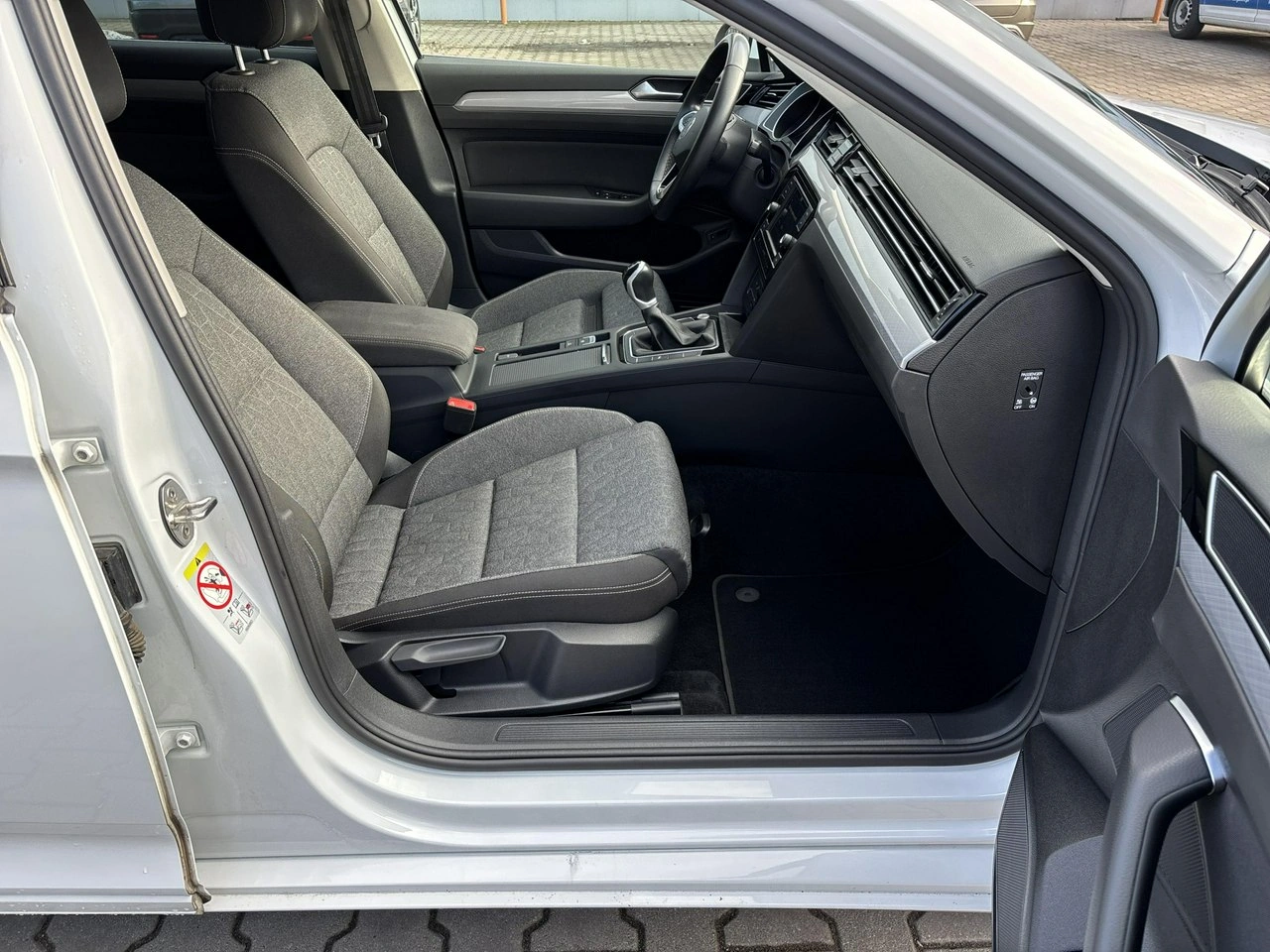 Volkswagen Passat - Zdjęcie 16