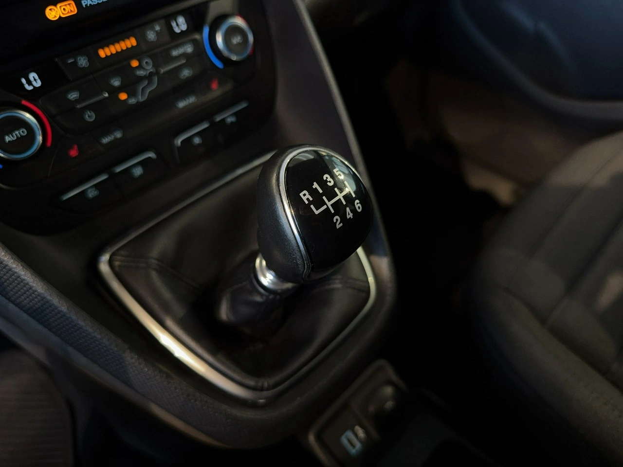 Ford Tourneo Connect - Zdjęcie 19