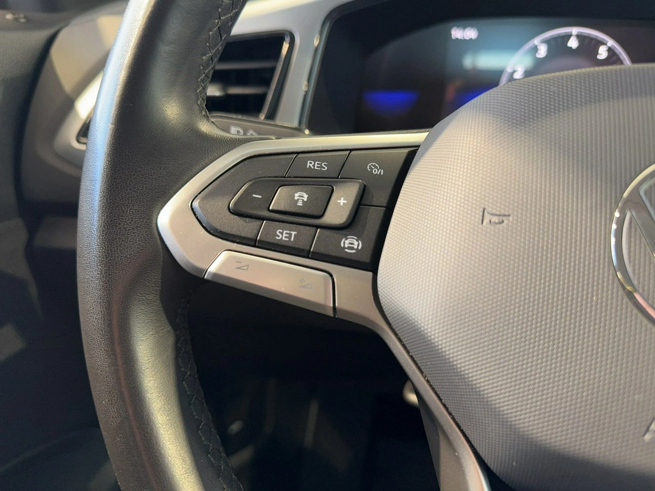 Volkswagen T-Roc - Zdjęcie 16