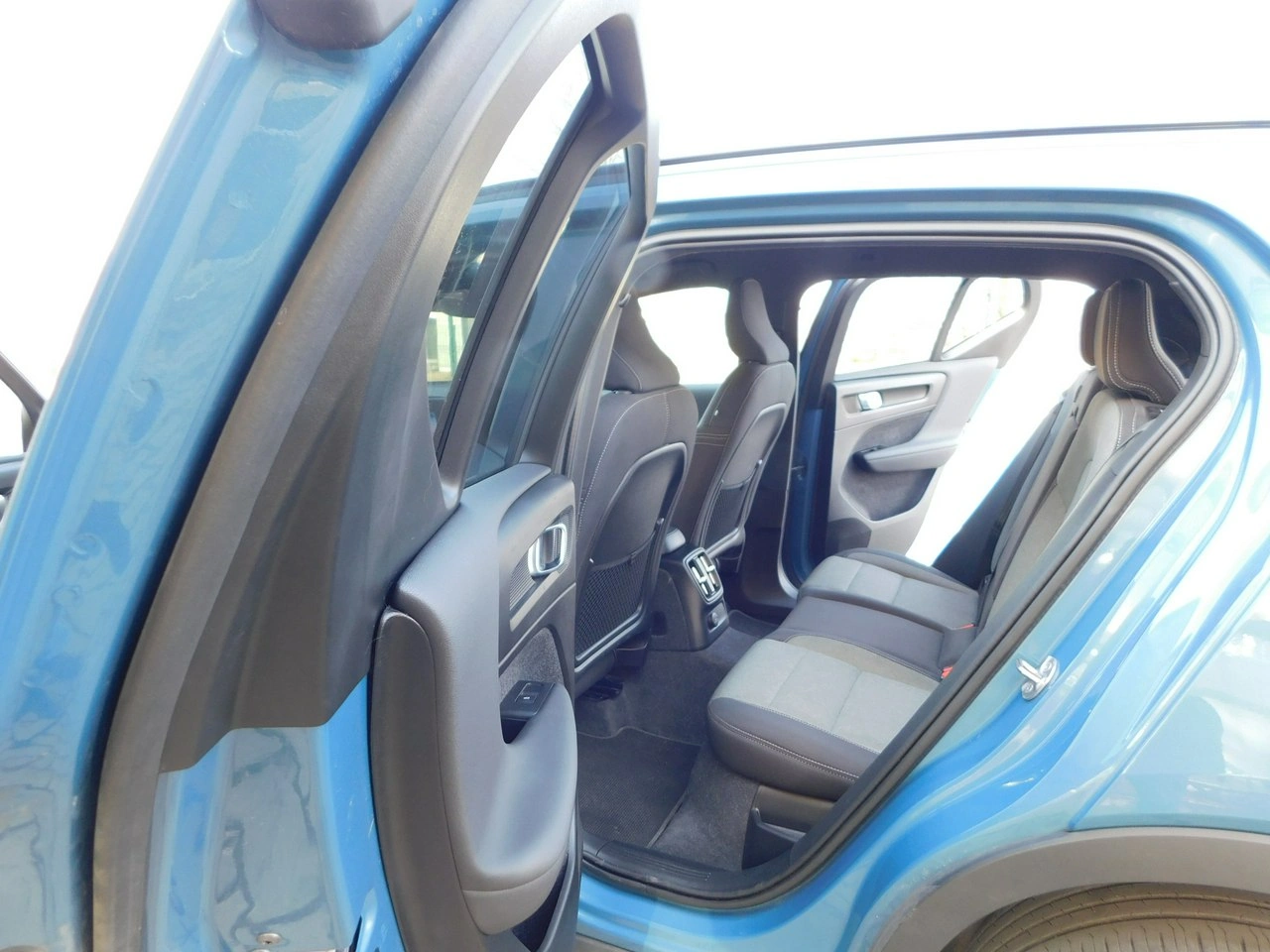 Volvo XC 40 - Zdjęcie 12