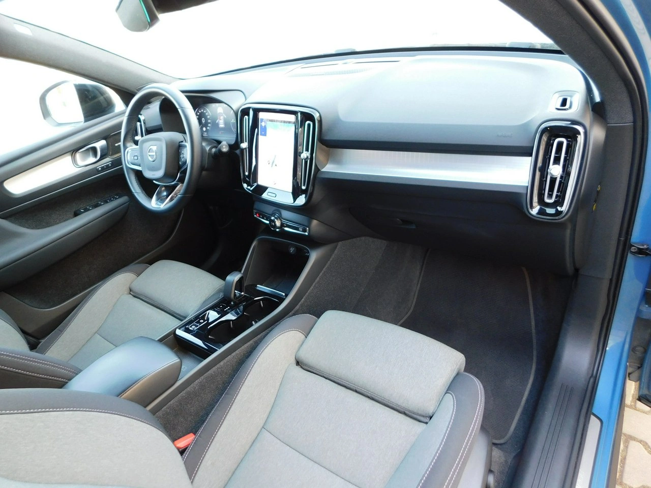 Volvo XC 40 - Zdjęcie 8