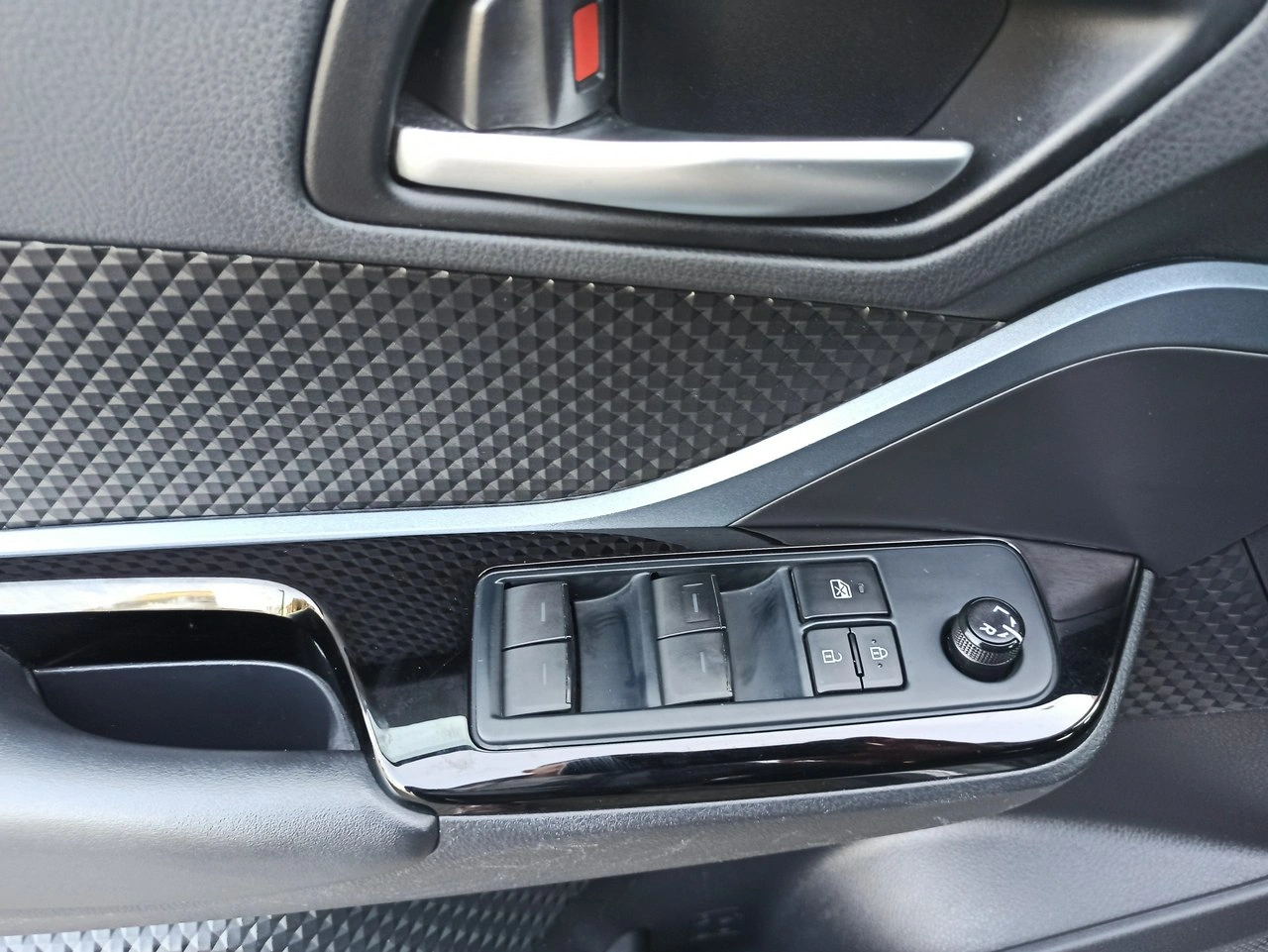 Toyota C-HR - Zdjęcie 13