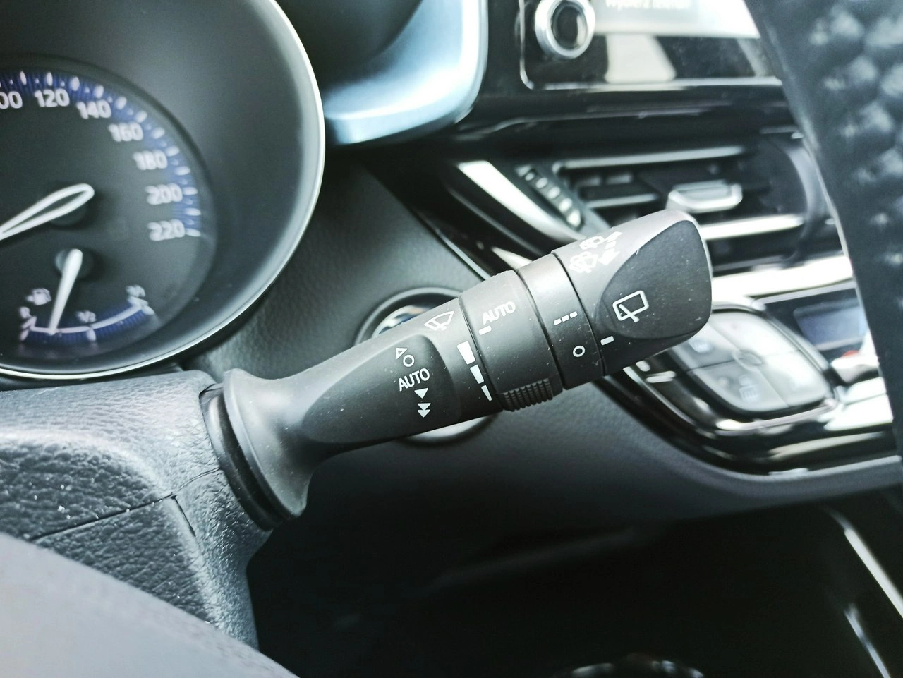 Toyota C-HR - Zdjęcie 22