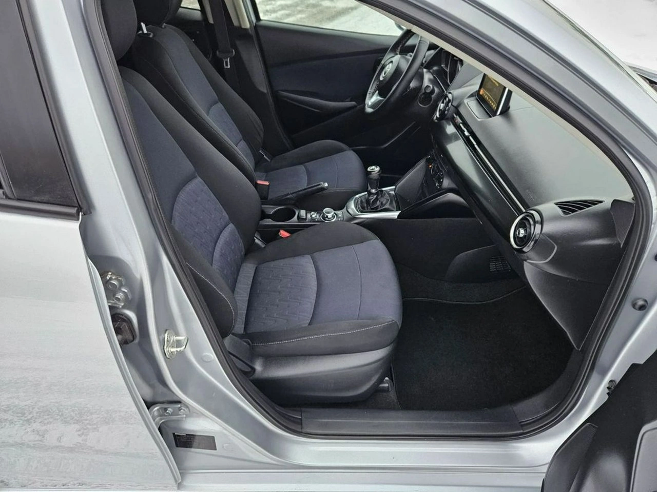 Mazda 2 - Zdjęcie 12