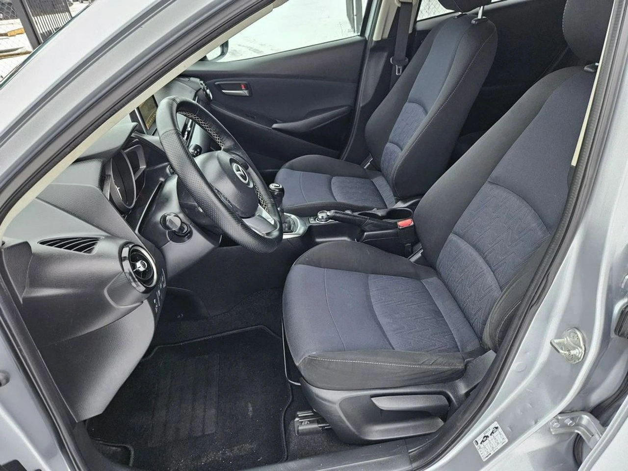 Mazda 2 - Zdjęcie 2