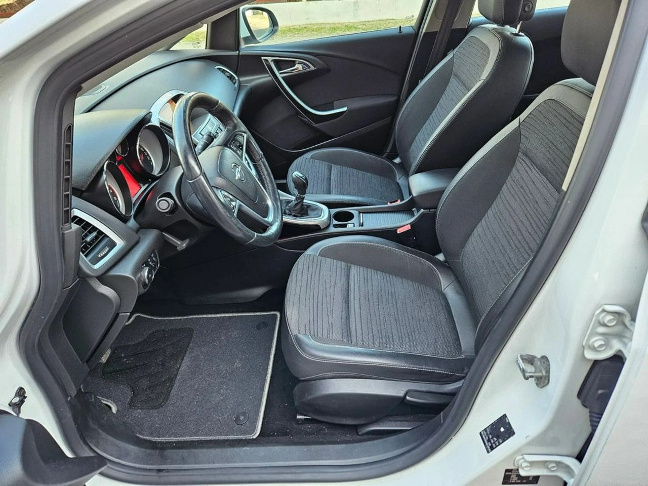 Opel Astra - Zdjęcie 2