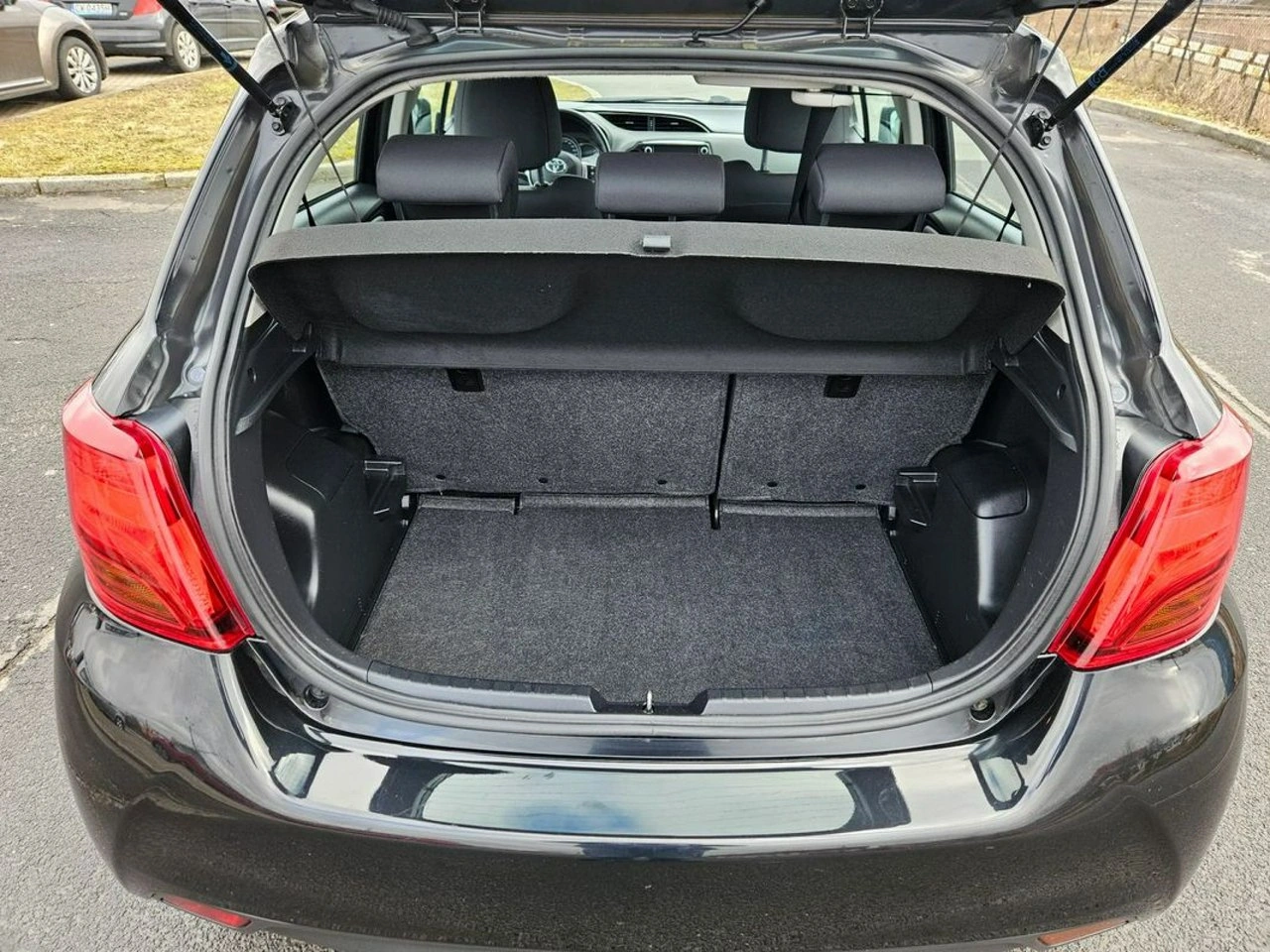 Toyota Yaris - Zdjęcie 10