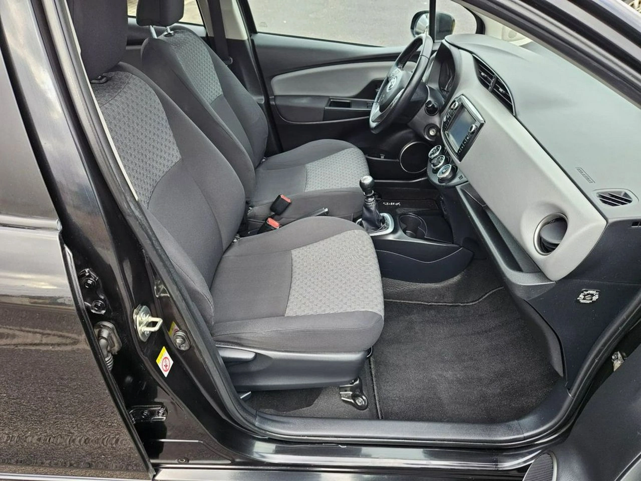 Toyota Yaris - Zdjęcie 13