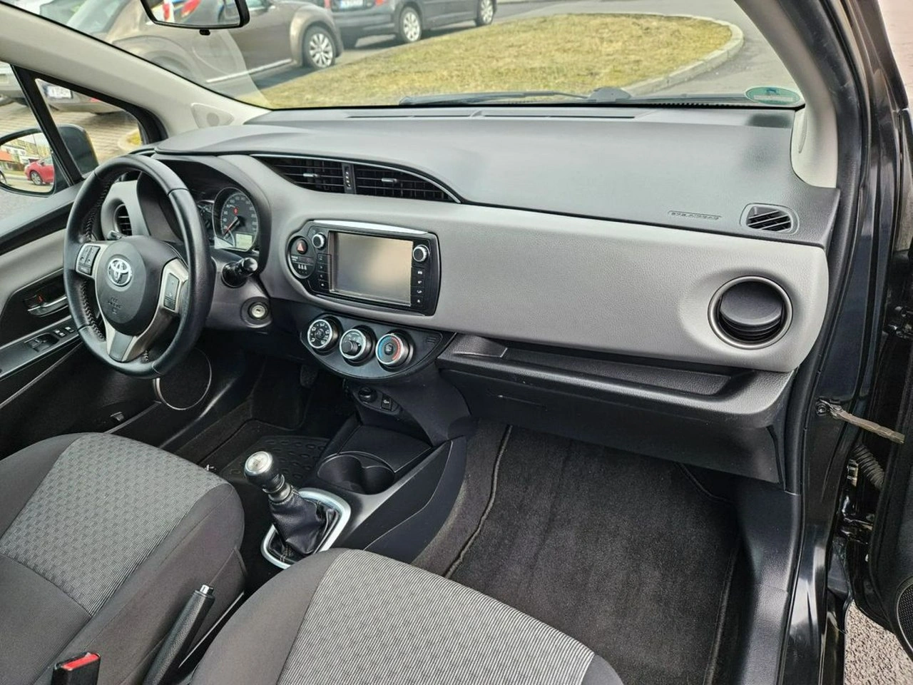 Toyota Yaris - Zdjęcie 14