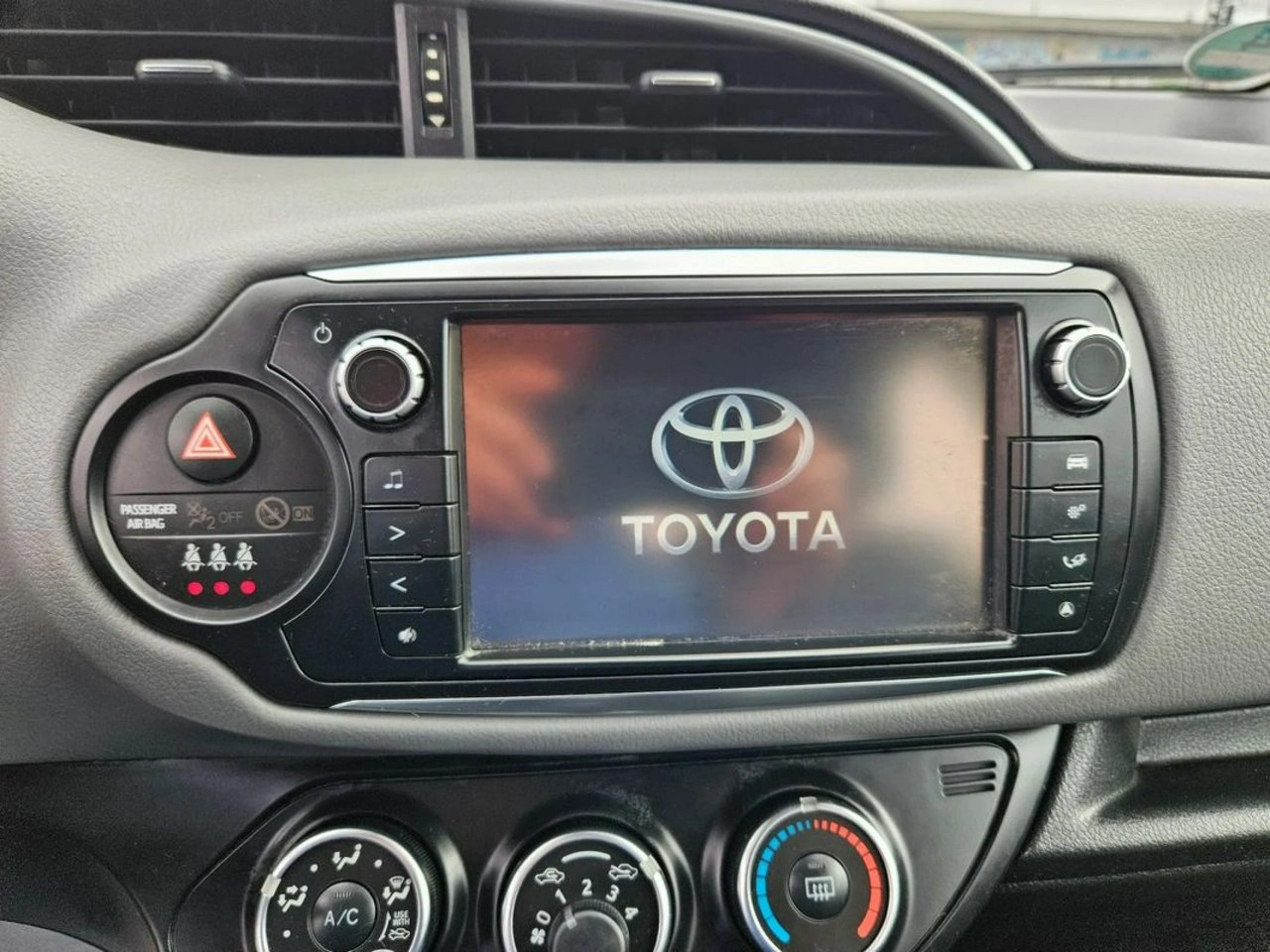 Toyota Yaris - Zdjęcie 16