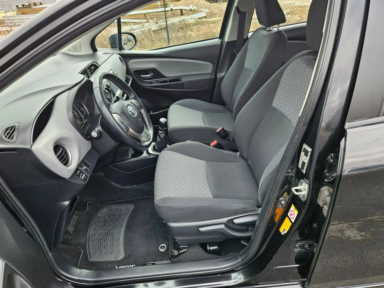 Toyota Yaris - Zdjęcie 2