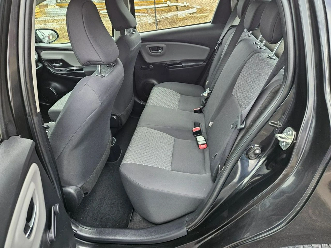 Toyota Yaris - Zdjęcie 6