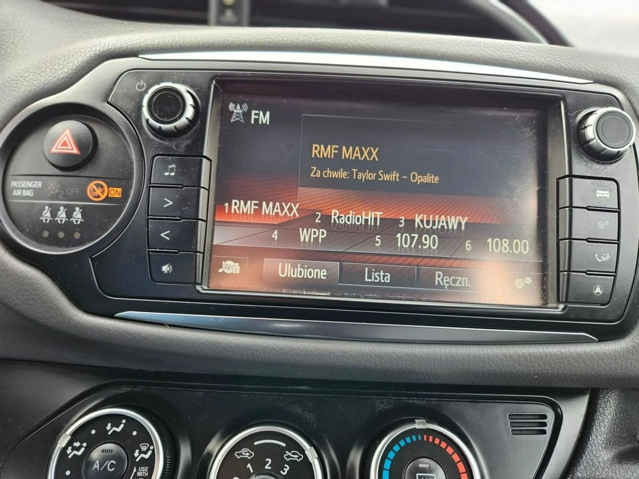 Toyota Yaris - Zdjęcie 8