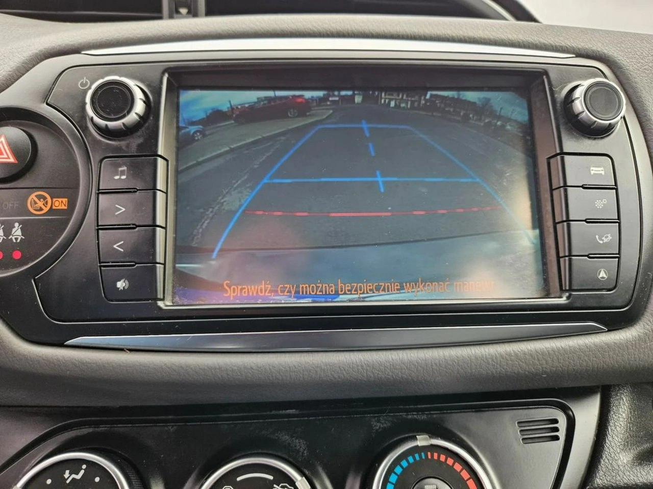 Toyota Yaris - Zdjęcie 9