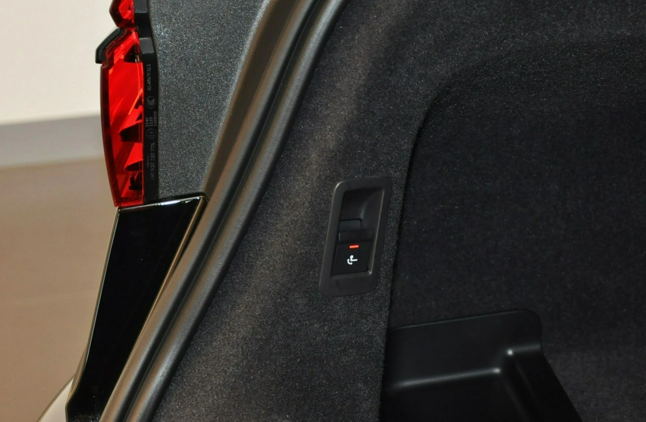 Audi A8 - Zdjęcie 10