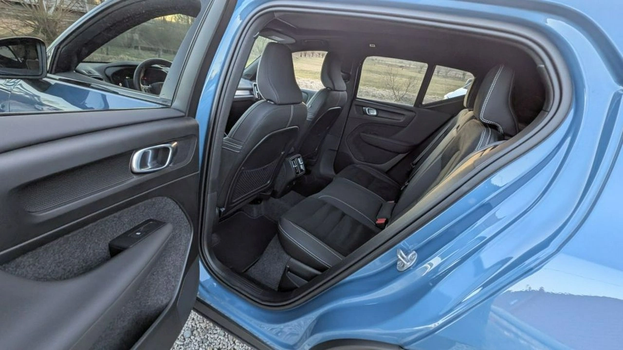Volvo XC 40 - Zdjęcie 13