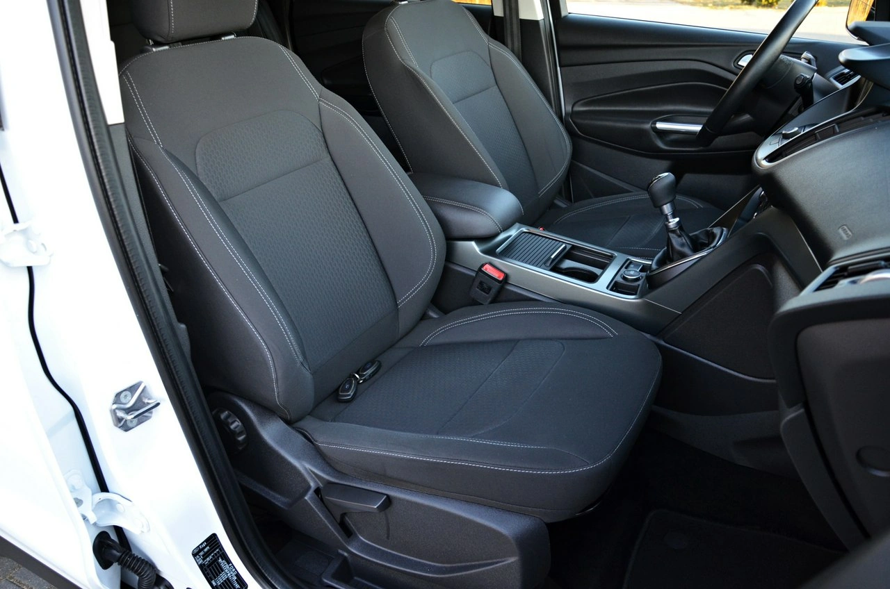 Ford Kuga - Zdjęcie 37