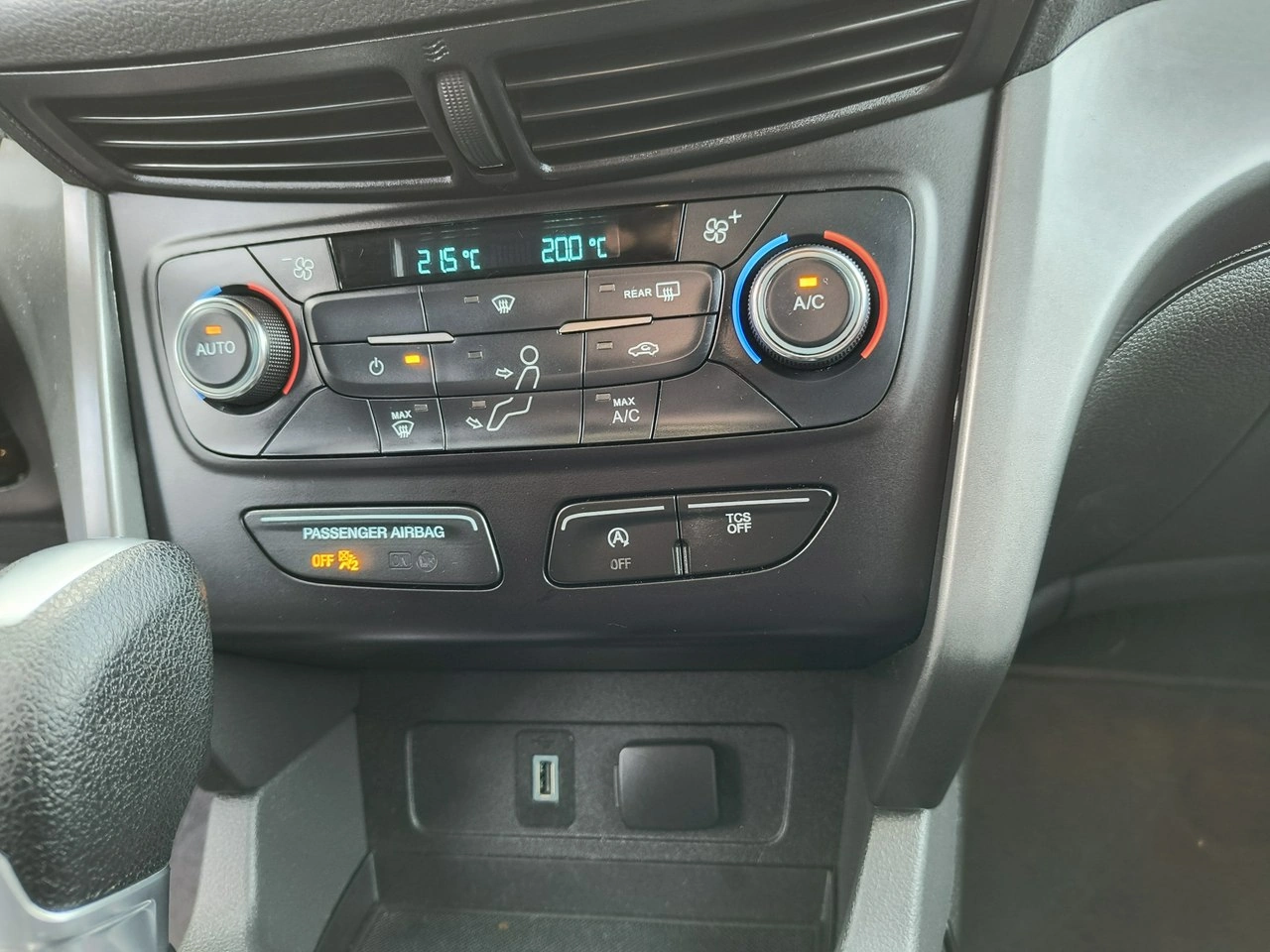 Ford Escape - Zdjęcie 28