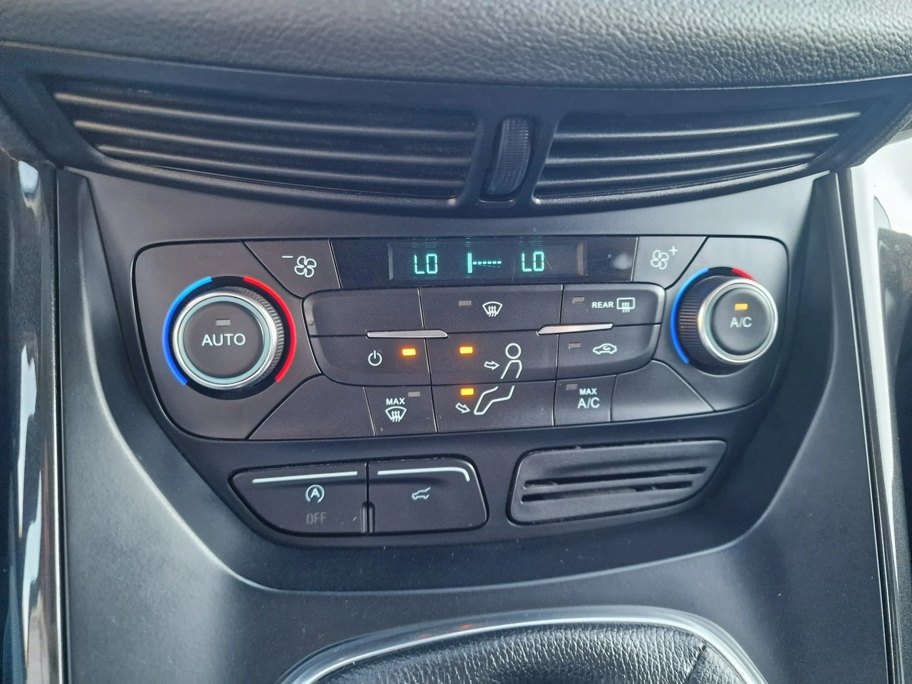 Ford Kuga - Zdjęcie 28