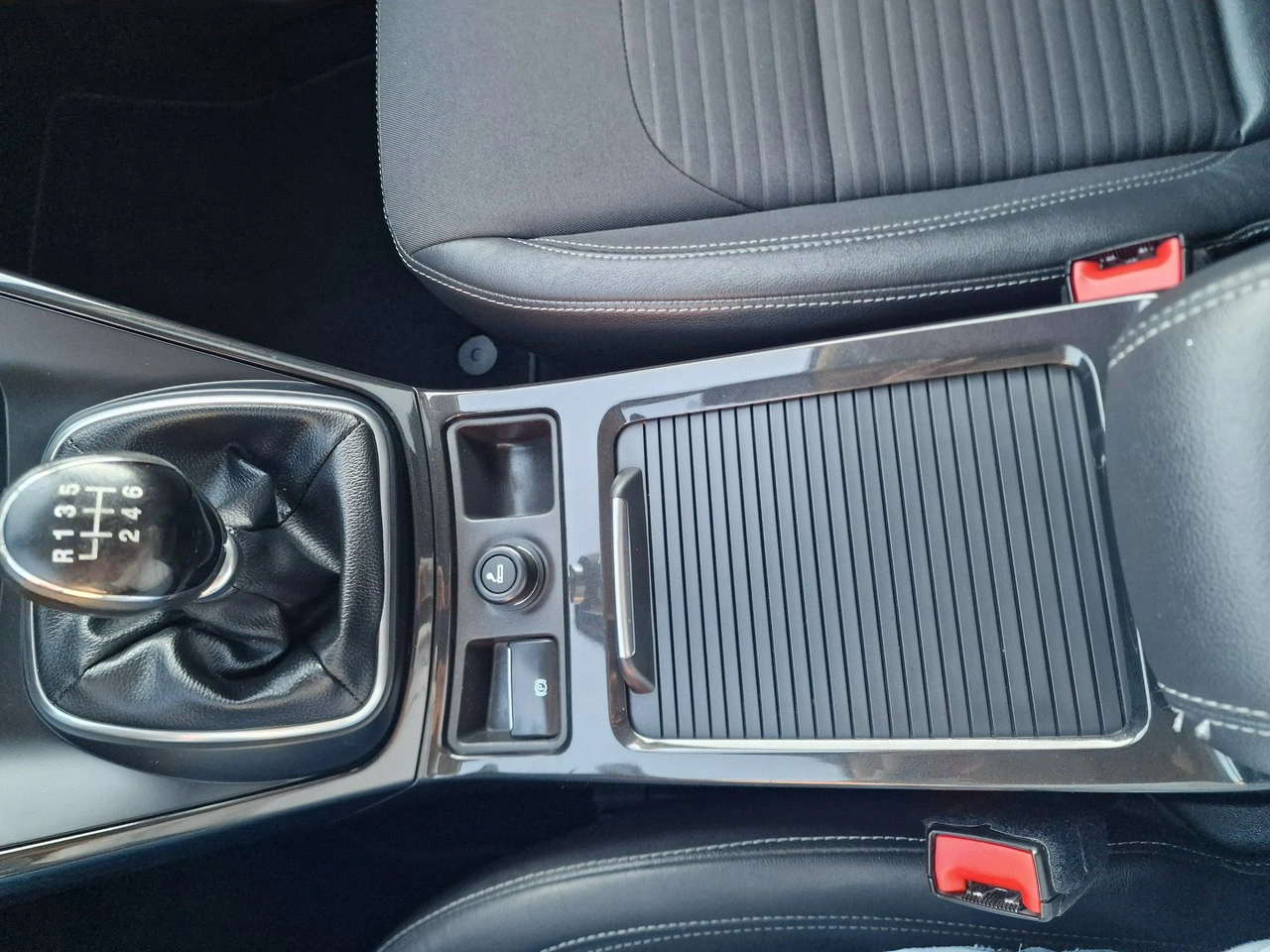 Ford Kuga - Zdjęcie 30