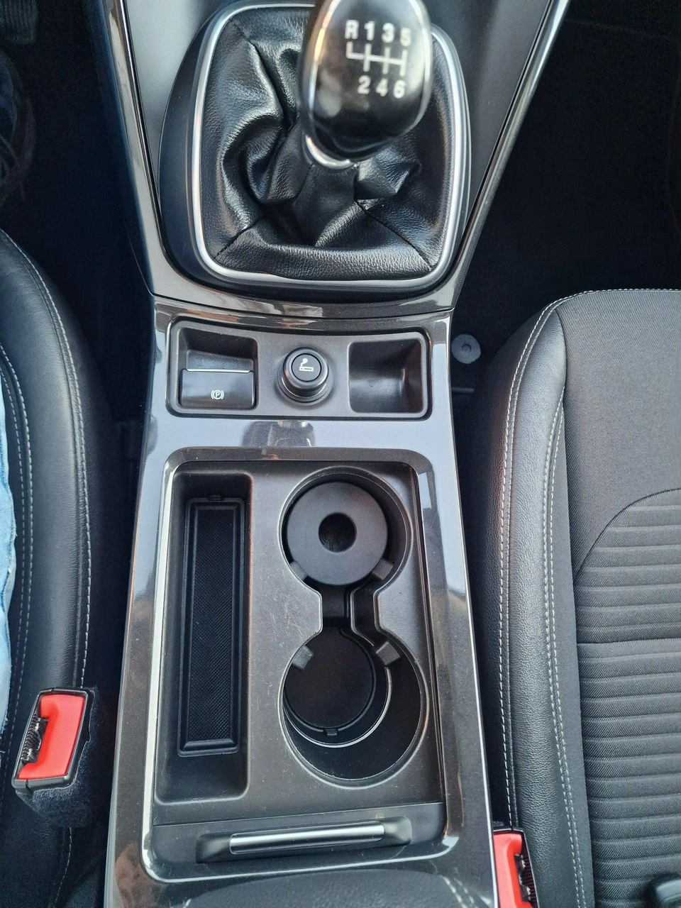 Ford Kuga - Zdjęcie 30