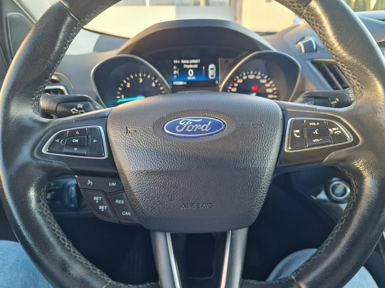 Ford Kuga - Zdjęcie 32