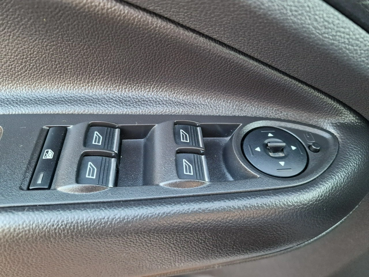 Ford Kuga - Zdjęcie 34