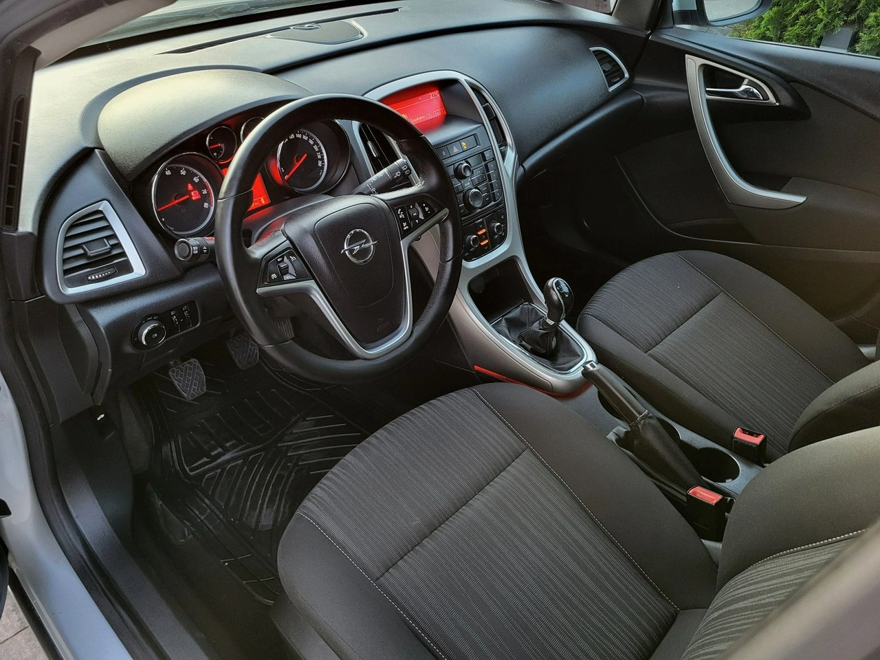 Opel Astra - Zdjęcie 8