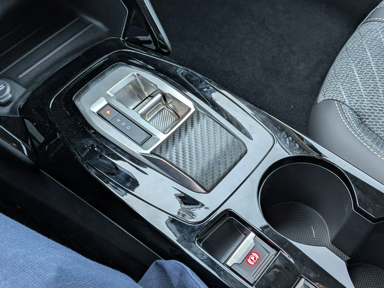 Peugeot 208 - Zdjęcie 12