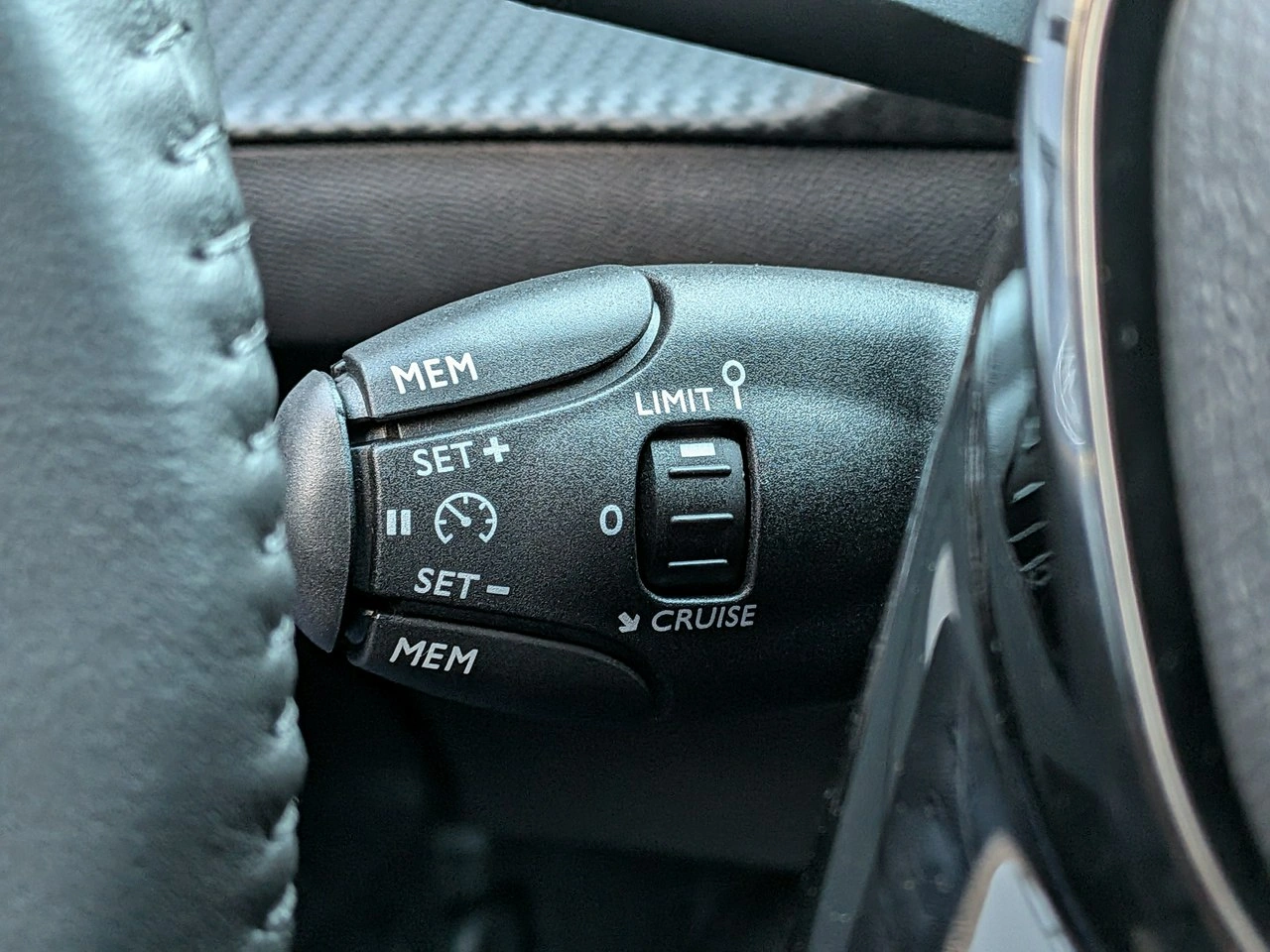 Peugeot 208 - Zdjęcie 13