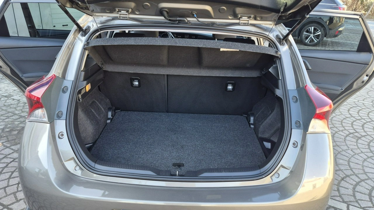Toyota Auris - Zdjęcie 9