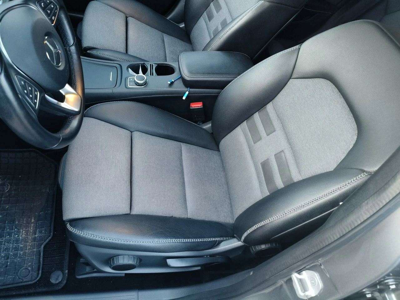 Mercedes GLA 180 - Zdjęcie 11