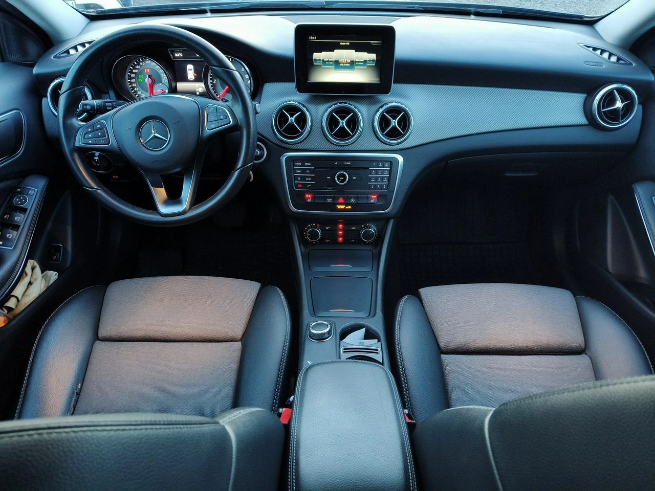 Mercedes GLA 180 - Zdjęcie 5